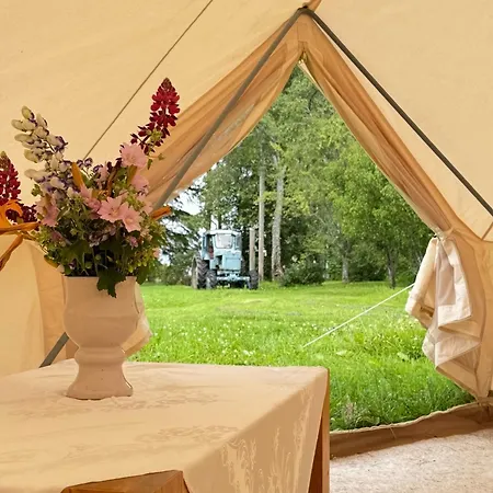 Vallimaee Glamping Otepaeae * Magestiku